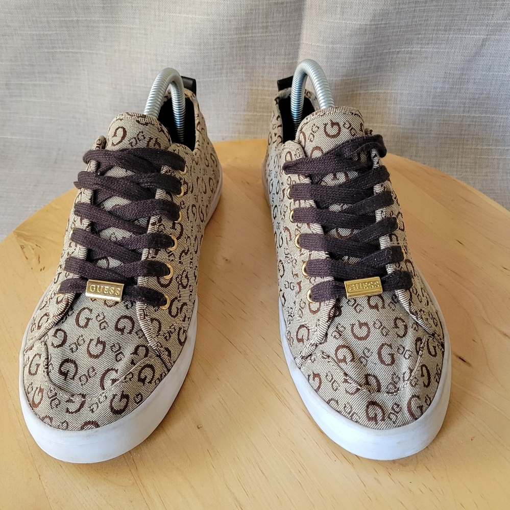 Like New Guess womens Brown Lace Up Loafer Tennis Shoes W9
